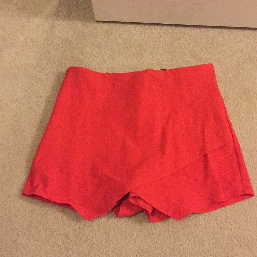 red envelope skort